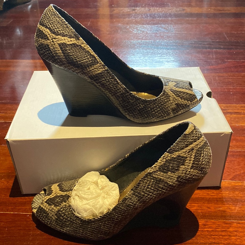 BCBGeneration, Size 9 Womens wedges